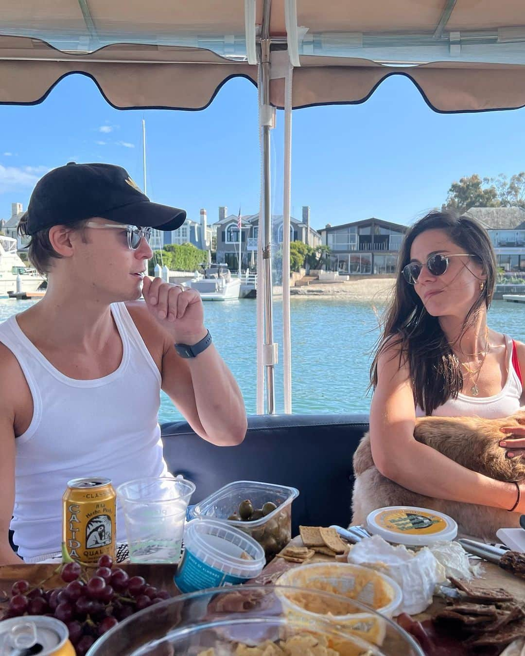 ジェームズ・ラファティさんのインスタグラム写真 - (ジェームズ・ラファティInstagram)「Weekend in Laguna with friends, family, furries and Captain Colletti. Thank you life 🙌」8月1日 5時29分 - jameslafferty