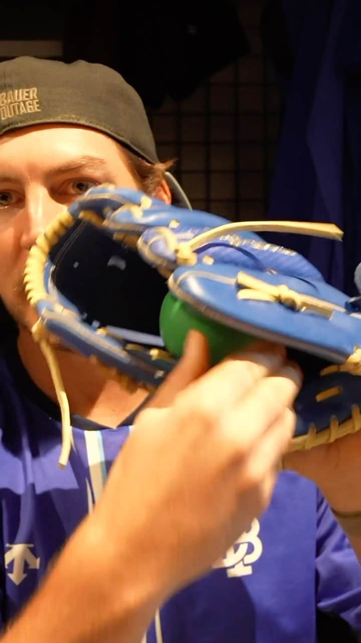 トレバー・バウアーのインスタグラム：「The Most Unique Glove Yet! #glove #review #japan #baseball」