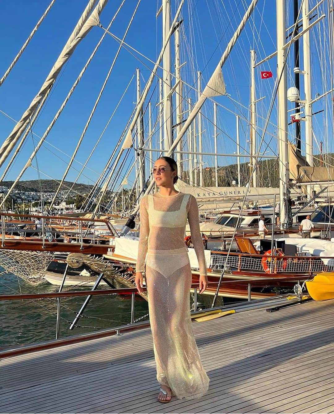 BO.BOさんのインスタグラム写真 - (BO.BOInstagram)「A DJ @SarahStenzel elegeu nosso total look de brilho da coleção #BOBODreamOn para curtir Bodrum – o badalado destino de verão da Turquia. We love it! ✨✨✨」8月1日 6時01分 - bobonews