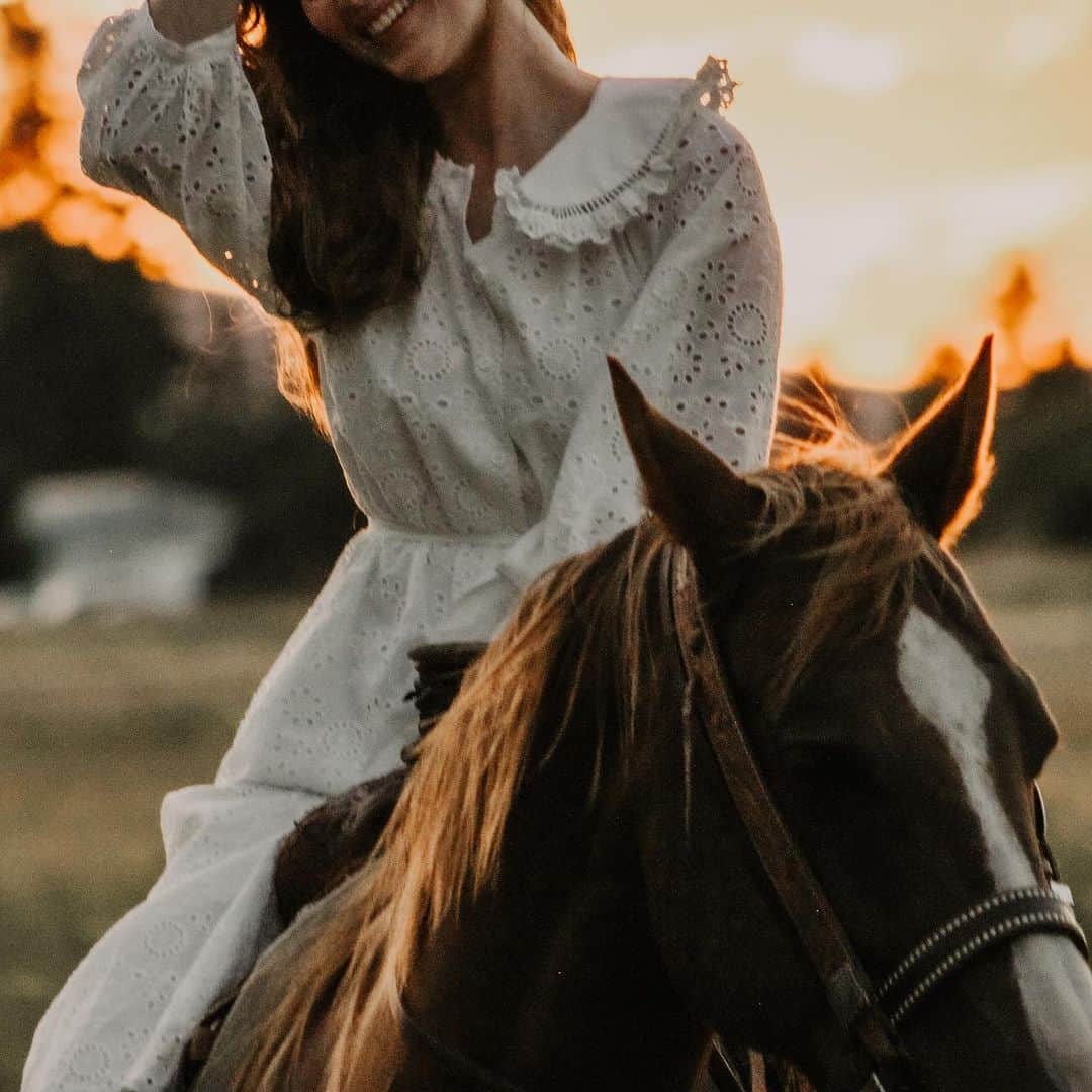 Larsen Thompsonさんのインスタグラム写真 - (Larsen ThompsonInstagram)「A glimpse into my slice of heaven🐴🤍 can’t wait for the day that i have a horse of my own and live my little ranch life🥰」8月1日 6時07分 - larsenthompson