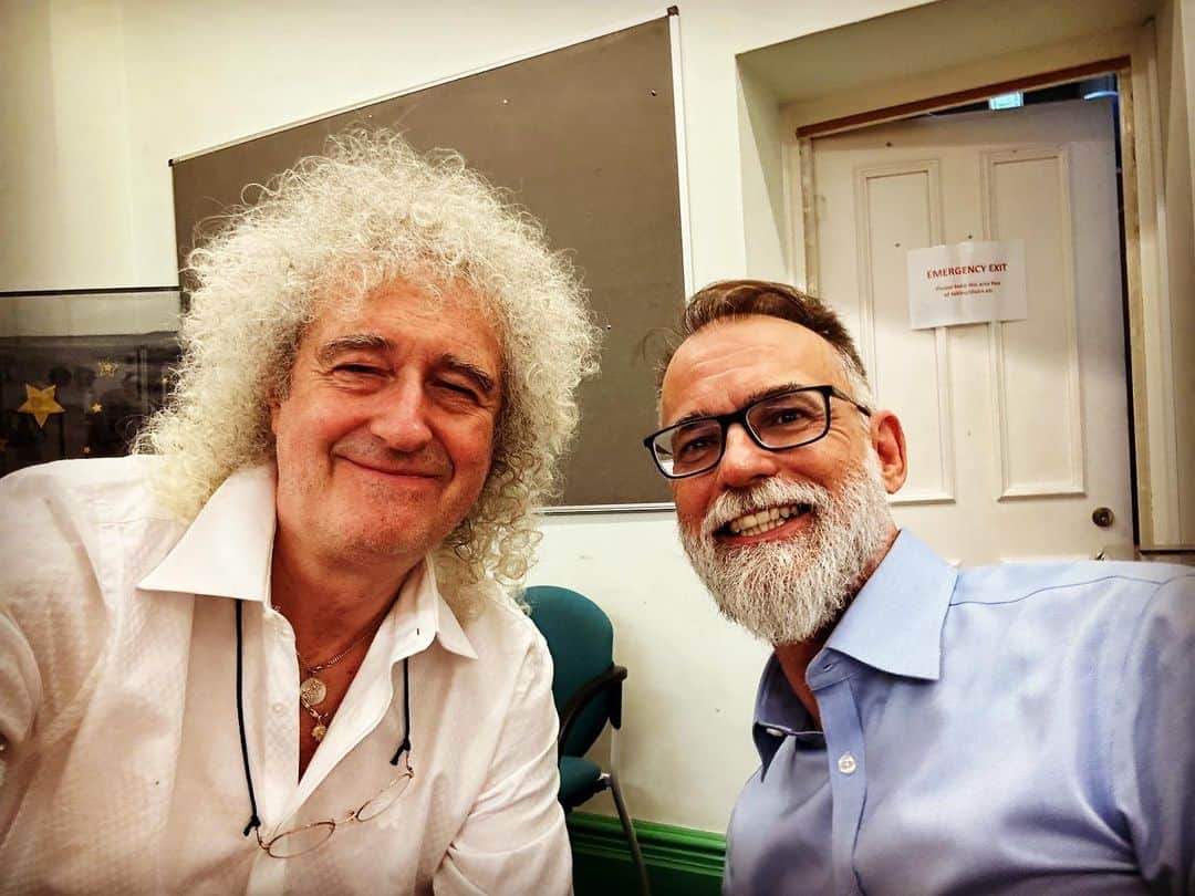 のインスタグラム：「BENNU - the NATURAL HISTORY MUSEUM in-house launch.  We had a great night here - but we’re all massively disappointed that many of you folks didn’t get your links to the live performance.  Please let me know here and we will make sure you get your refunds AND …. I know it’s a poor substitute, but I’m assured that the SAME link will NOW show the complete recording of the show we just did - on YouTube on that private link.  Let me know if this works for you.  And again, I’m so sorry the NHM ticketing team let us all down so badly.  Lotsa love out there - Bri」