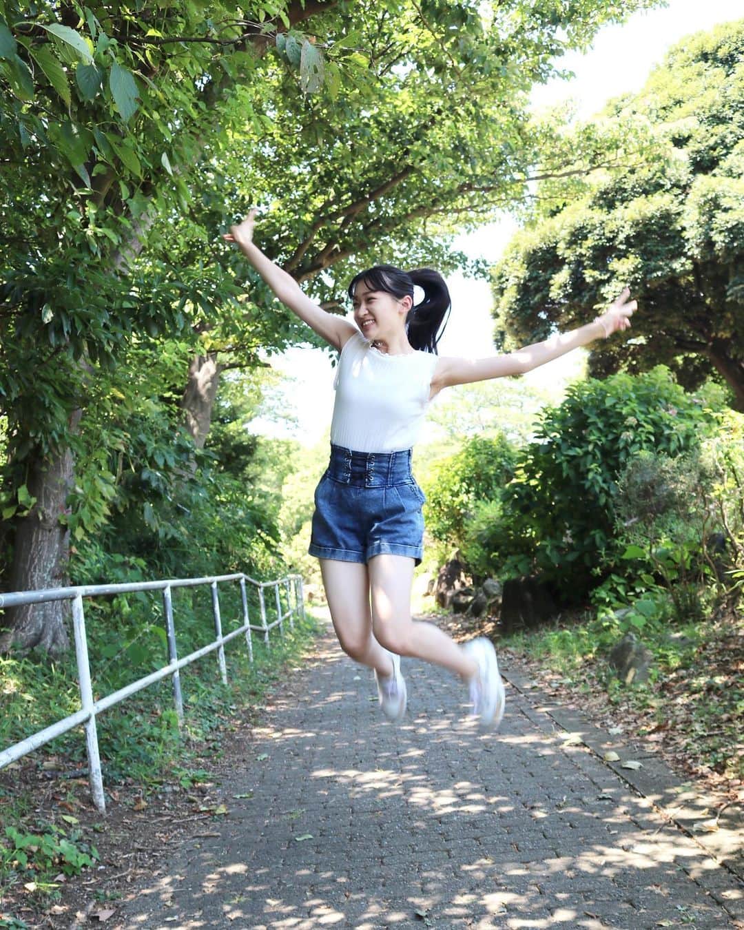 のインスタグラム：「8月スタート！ ・ ・ #8月  #今月もよろしくお願いします   #august  #summer  #naturephotography  #girlportrait #actress #actor #girl #photography #portrait #japanesegirl #portraitphotography #daily_phot_jpn #japan_daytime_view」