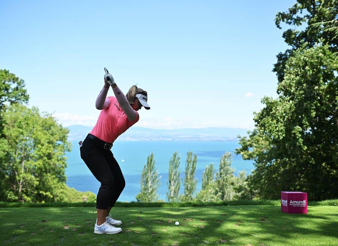ブルック・ヘンダーソンのインスタグラム：「Solo 2nd! 👊🏻 J’adore 🇫🇷 et @evianchamp ! It was so much fun to be back in contention at a Major Championship! 😁  Congratulations @celineboutier ! 👏🏻 👏🏻」