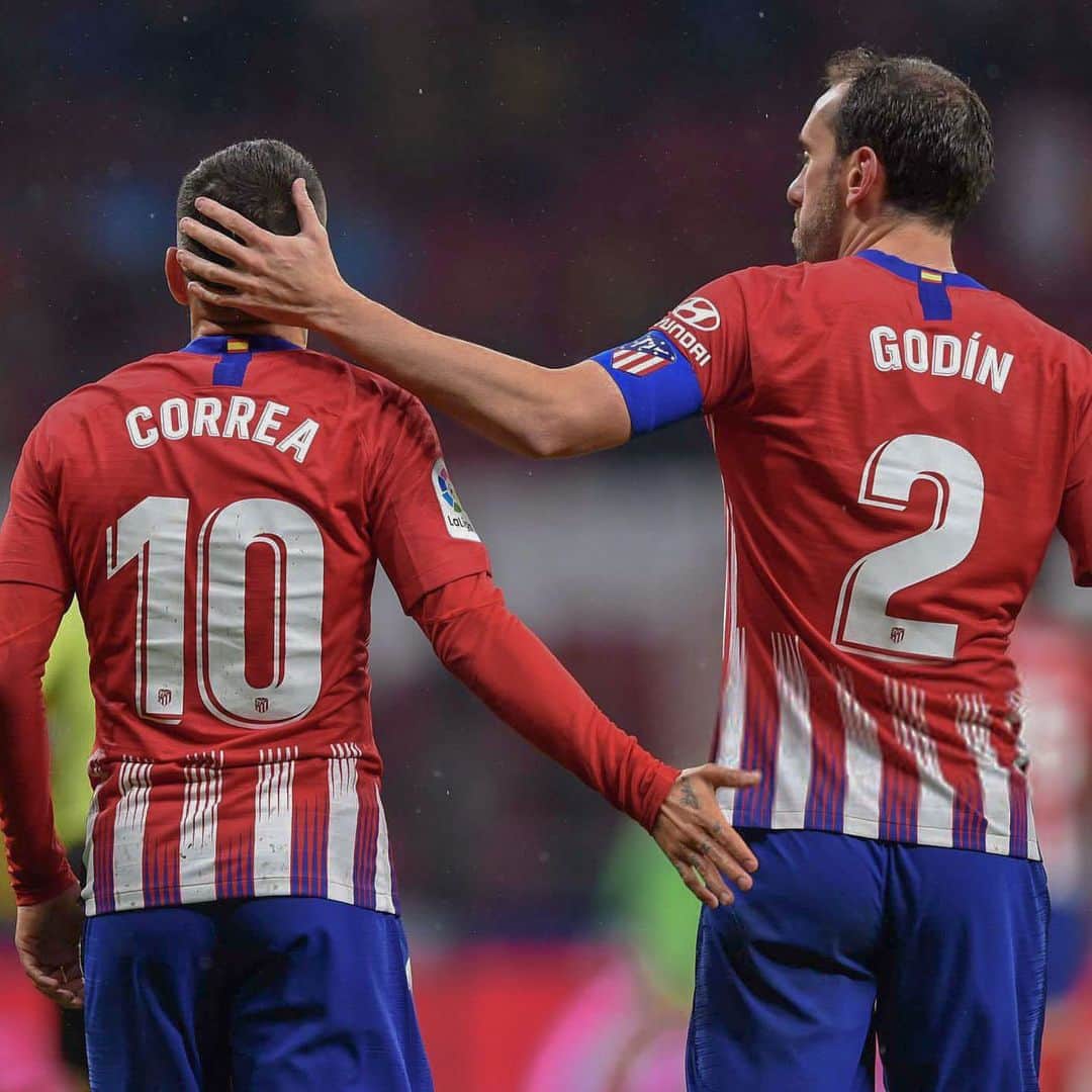 アンヘル・コレアのインスタグラム：「Tu compañerismo y apoyo cuando llegué al club lo voy a recordar siempre. Mi eterno agradecimiento por ser un gran amigo y referente. Espero de corazón lo mejor para vos en esta nueva etapa. Gracias por todo gato  @diegogodin」