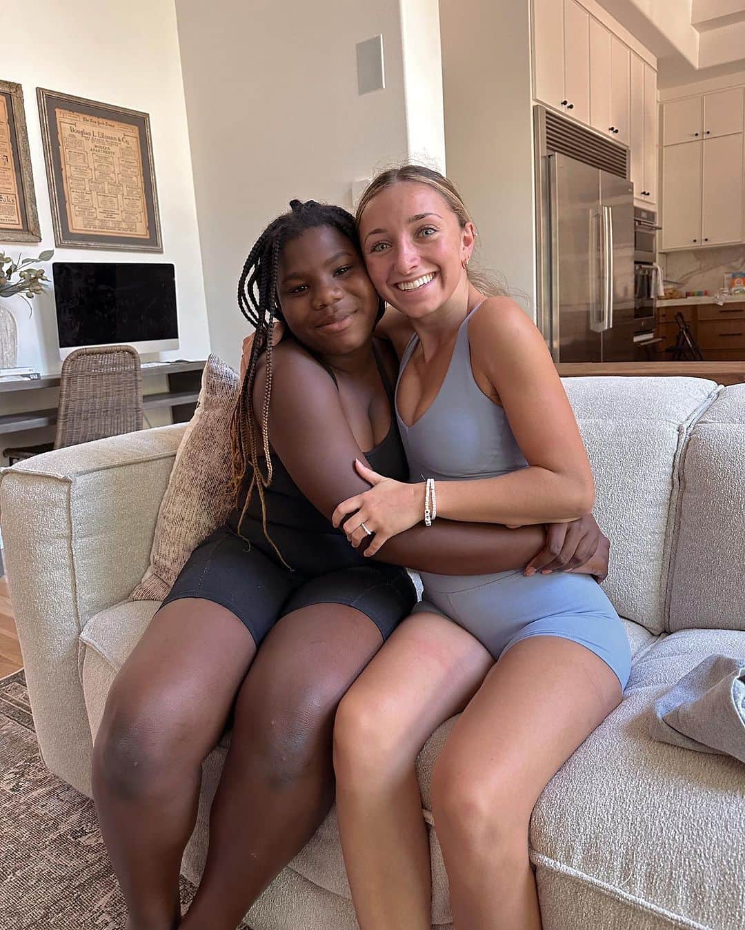 Brooklyn and Baileyのインスタグラム：「11 years apart yet still besties」