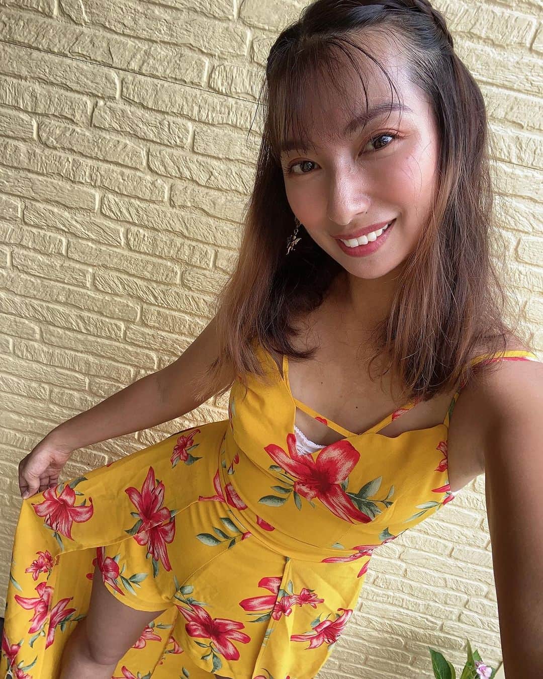 エマ中岡優姫のインスタグラム：「summer☀️ 本当暑くて 外出た瞬間汗💦 今日からまた出張でーす！ サニ坊ちゃん いい子でいつも待っててくれて ありがとう🥺❤️ 昨日の夜、これでもかー！！ってくらい ぎゅーしまくって寝たから （毎日だけどw) エママ がんばりまーすっ🥰」