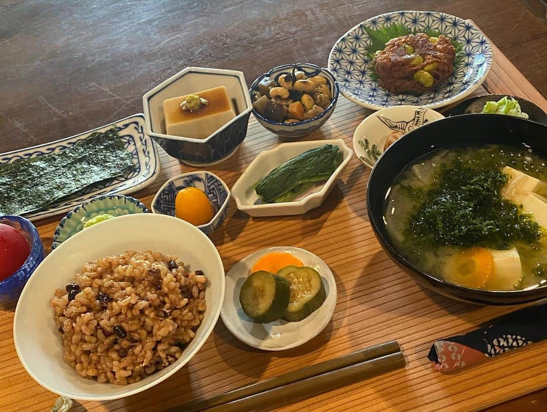 熊谷真実さんのインスタグラム写真 - (熊谷真実Instagram)「あさゐの朝ごはん  2人ともおかわりしました。  #熊谷真実 #玄米菜食の宿 #幸せだよ #楽しかった #田舎の夏休み」8月1日 8時02分 - mami_kumagai310