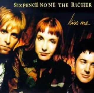 中村松江さんのインスタグラム写真 - (中村松江Instagram)「今日の一曲はSixpence None the Richerで『Kiss Me』です✨ アルバム「Sixpence None the Richer」に収録。 シックスペンス・ノン・ザ・リッチャーが1997年にリリースしたアルバムからの一曲です✨ ボーカルのリー・ナッシュが素晴らしい歌声です🎶 1999年の映画、「シーズ・オール・ザット」でも使われています😊 (№1425) #歌舞伎 #中村松江 #sixpencenonethericher #kissme」8月1日 8時30分 - matsue_nakamuraofficial