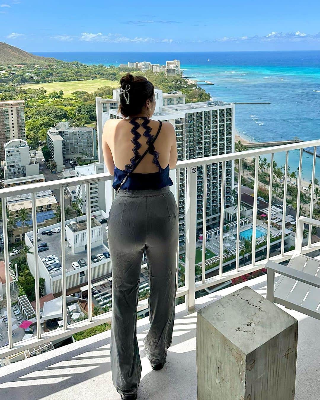齊藤澪菜さんのインスタグラム写真 - (齊藤澪菜Instagram)「ハワイで泊まったオススメのホテル！お部屋からの眺めも、エントランス、プールまで開放感もあって、どの時間帯でもずっと穏やかな雰囲気でとても好きでした。  ハワイ旅行、検討されている方は是非！家族とでも恋人でも女子旅でもどんな旅でも安心して泊まれると思う( ◠‿◠ ) 今回はご招待させて頂いたけど、次回もここに泊まりたいと思える🫶  Thank you for your warm hospitality🥰💕  🏨 @alohilaniresort @alohilaniresort.jp   #ハワイ #ハワイ旅行 #ハワイホテル #未来集団 #ロカヒハワイ #PR」8月1日 8時43分 - rena62s