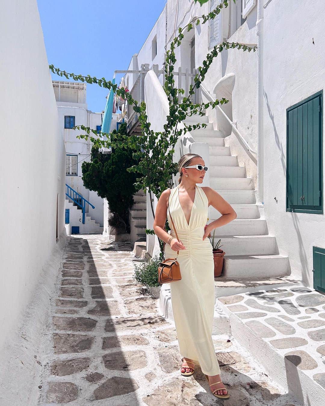 トーリ・ウェブスターのインスタグラム：「What once was a Pinterest board, is now my life ⛵️🧡🍋🍸」