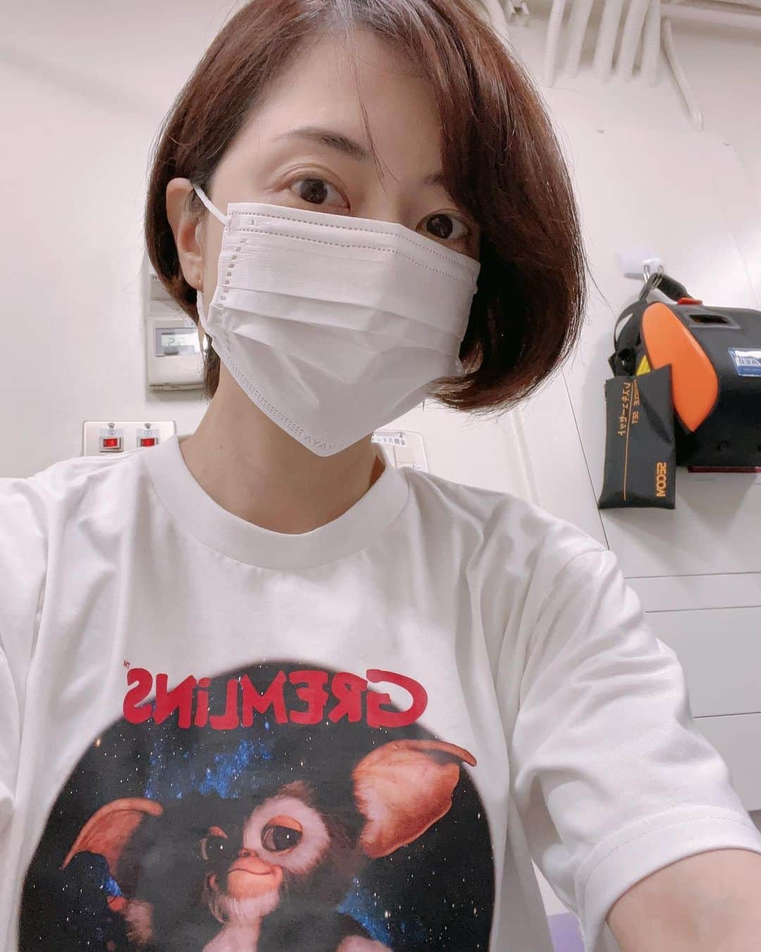 八木沼純子さんのインスタグラム写真 - (八木沼純子Instagram)「最近はTシャツにパーカーだけでのレッスンが多く… リンクの中もがっつりダウンを着込むと暑いです… 本日、 神宮外苑スケート場では、夏休み体験教室を 開催！ 今日明日参加される皆様、涼やかなリンクで ぜひ楽しんでくださーい！ ・ ・ ・ #神宮外苑スケートリンク  #リンクで少し身体動かすと汗でる #夏休み体験教室  #グレムリン  #ギズモ  #幼少のころの思い出  #映画Tシャツ　シリーズ #夏休み  #気がつけば8月」8月1日 9時01分 - junko_yaginuma