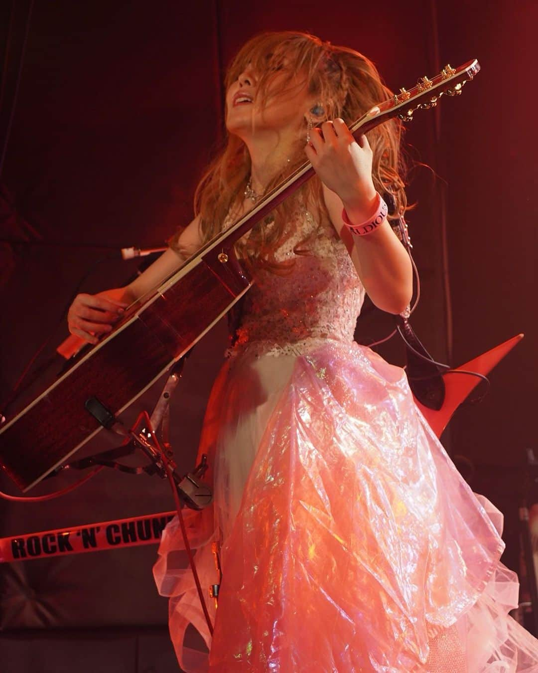 トキのインスタグラム：「8月突入🍉🎐🎆🎸  #Aldious #アルディアス #aldioustoki #morris #ESP #guitar #live」