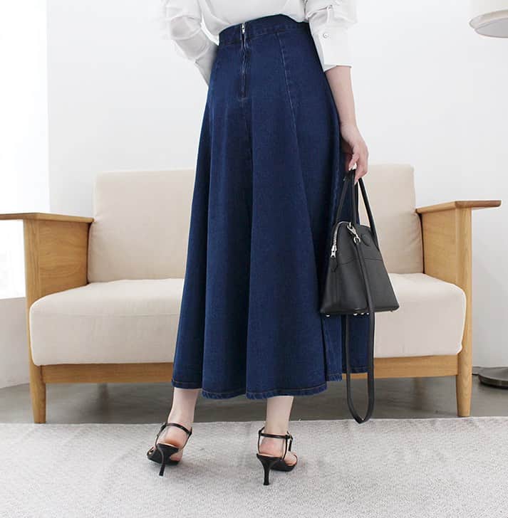 Mode Robeさんのインスタグラム写真 - (Mode RobeInstagram)「* * NEW item...✔︎ * デニムフレアスカート/2カラー 【mr5591】 blue,light blue * * * #MODEROBE #韓国女優ファッション」8月1日 10時10分 - mode_robe_official
