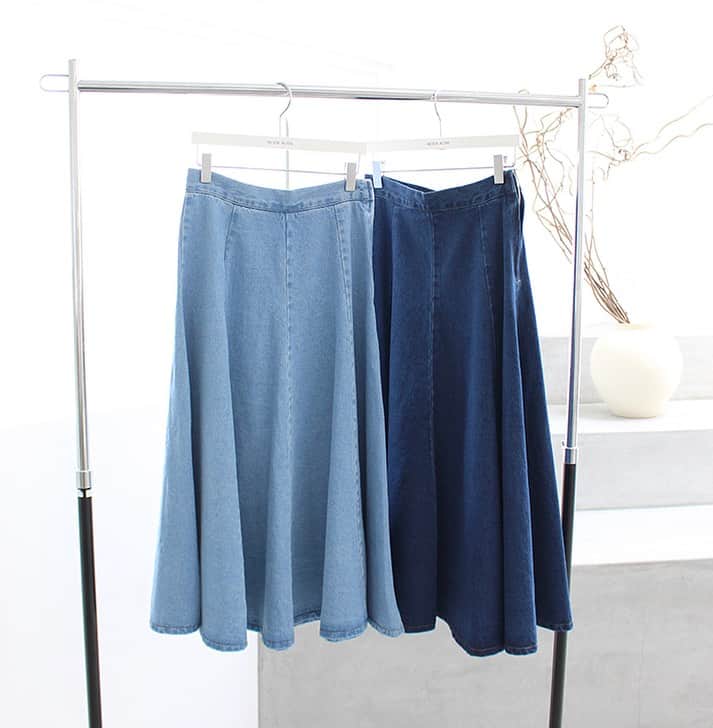 Mode Robeのインスタグラム：「* * NEW item...✔︎ * デニムフレアスカート/2カラー 【mr5591】 blue,light blue * * * #MODEROBE #韓国女優ファッション」