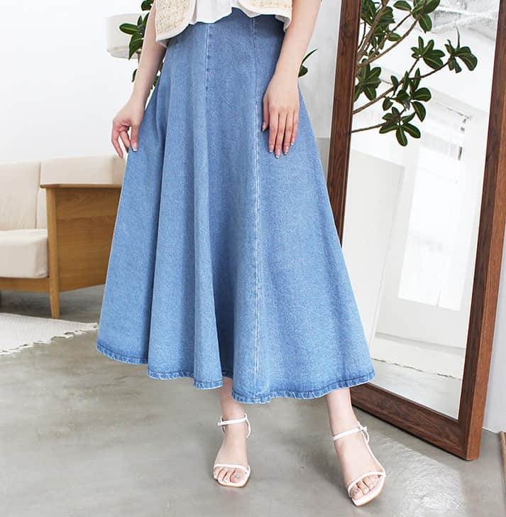 Mode Robeさんのインスタグラム写真 - (Mode RobeInstagram)「* * NEW item...✔︎ * デニムフレアスカート/2カラー 【mr5591】 blue,light blue * * * #MODEROBE #韓国女優ファッション」8月1日 10時10分 - mode_robe_official
