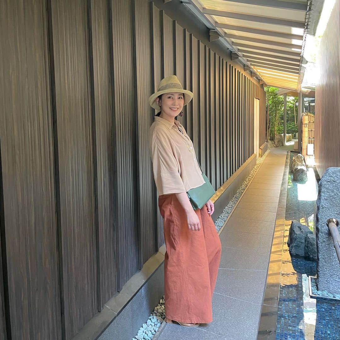 田中美里のインスタグラム：「8月になりましたね。  お互い暑さに気を付けながら 夏を過ごしたいですね。  #8月 #暑いねぇ  #ちょっと前の写真」
