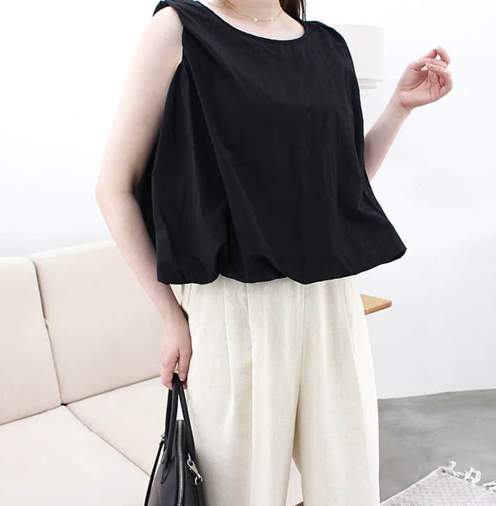 Mode Robeのインスタグラム：「* * NEW item...✔︎ * バルーンデザインタンクトップ/カラー 【mr5587】 black,white * * * #MODEROBE #韓国女優ファッション」
