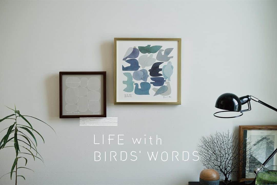 BIRDS' WORDSさんのインスタグラム写真 - (BIRDS' WORDSInstagram)「バーズワーズのある暮らしの風景を、みなさまと楽しむためのアカウント〈LIFE with BIRDS’ WORDS〉を更新しました。 さわやかなカラーのアートポスターを組み合わせて。  是非ご覧ください。 @life_with_bw」8月1日 10時19分 - birds_words