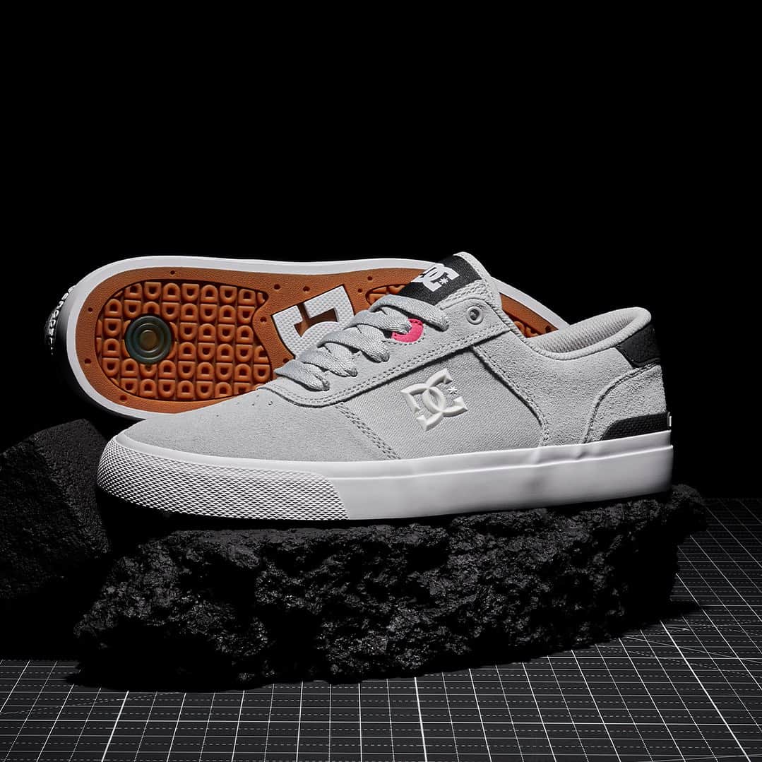 DCシューズのインスタグラム：「New colors of Teknic just landed 🔊  Head to the link in bio to shop 👈」