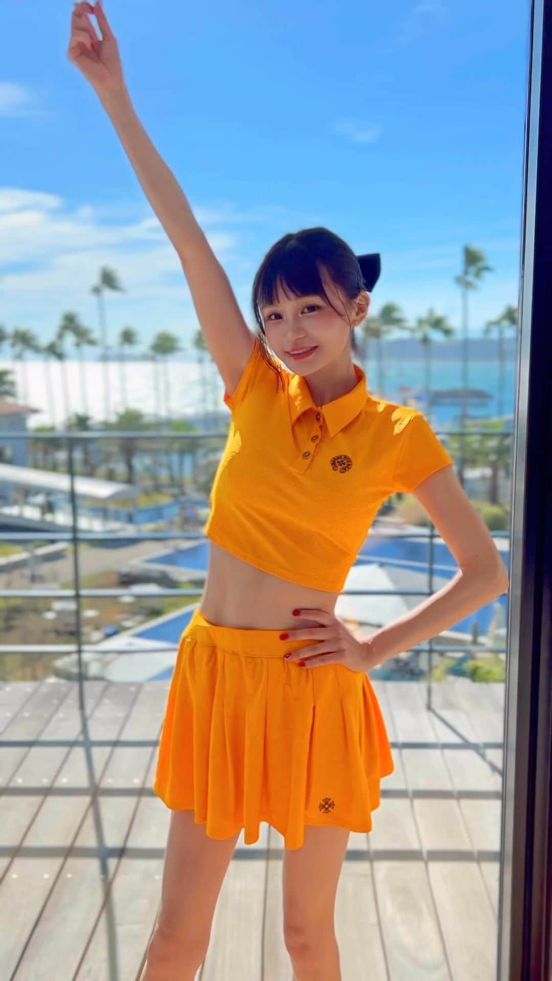 みもれもんのインスタグラム：「Mimolemon has transformed🍋  Have a nice day too🌈🩵🌴🌻🩷  レモンが変身したよ🍋🌈 みんな今日も楽しい１日にしてね🩵😘  #mimolemon #reels #reelinstagram #hayama #sea #dance #tiktok #cosplay #みもれもん #海 #水着 #グラビア #コスプレイヤー #クロムハーツ #chromehearts」