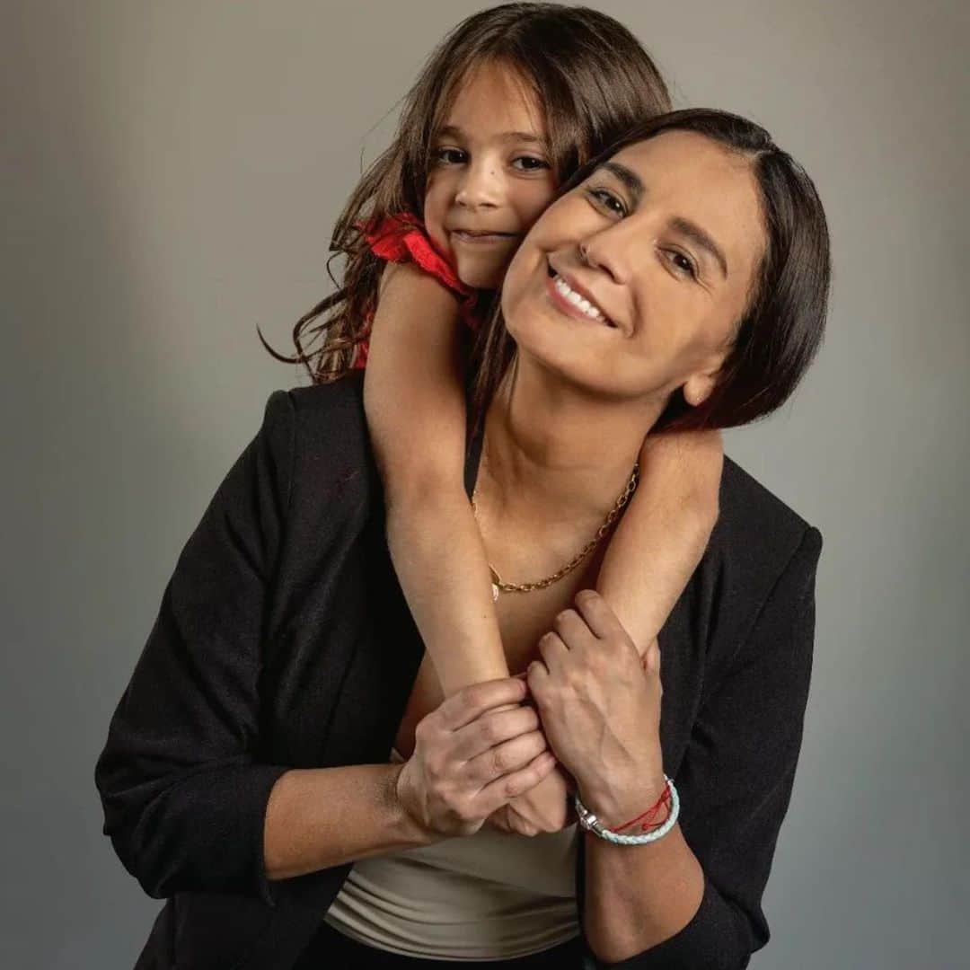 イヴァン・ガルシアのインスタグラム：「Feliz cumpleaños a las mujeres de mi vida 😍   Mi Ivana : no puedo creer que ya hayan pasado 6 años que llegaste a mi vida para llenarla de felicidad y mucho amor , sin duda tu me cambiaste la vida . Eres y serás mi mejor compañera de vida , te amo mi niña ❤️❤️  Pao: Muy feliz cumpleaños mi amor, te mereces toda la felicidad del mundo . Espero pases un día muy feliz . Gracias por ser esa compañera de vida espectacular . Te amo para siempre @paolaespinosaof」