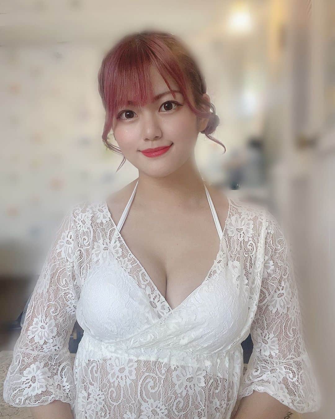 梅咲遥のインスタグラム：「8月🤍🎀」