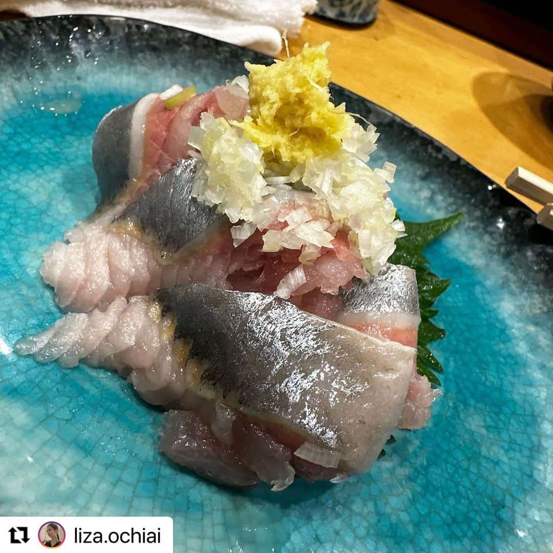 日出郎さんのインスタグラム写真 - (日出郎Instagram)「ここ待つだけあってめっちゃ旨いい🍣 リザあんがとー 　 #落合リザ #lizaochiai #ballerina #Repost @liza.ochiai with @use.repost ・・・ 4時に起きて4:05にタクって豊洲に4:30から並び5:00から寿司大で名前書いて食べれたの7:20🍣 2回繰り返した🤣  @hiderou1030  日出郎さんは寿司大でも声かけられてて流石すぎた。 握ってくれたウィンクしてる大将が日出郎さんファンだったのだ。  #日出郎 #寿司大 #豊洲市場」8月1日 10時41分 - hiderou1030