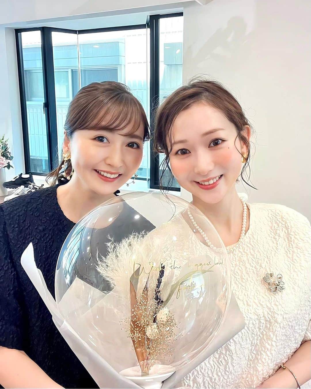のインスタグラム：「♡ ・ ・ @bridget_birkin さんと @saki_felice の展示会🌼  今回もお手伝いさせて頂きました♡ 楽しかったなぁ〜  アクセサリーもお靴も可愛いだらけでした💕  ご来場してくださった皆さまが 楽しんでくださっている姿をみて 私もワクワクしました🥰  とても猛暑日な2日間でしたが たくさんの方にお会いでき嬉しかったです✨ いつも私にも声をかけてくださり ありがとうございます🥹💕  @sakiii049 いつもありがとう🫶🏻」