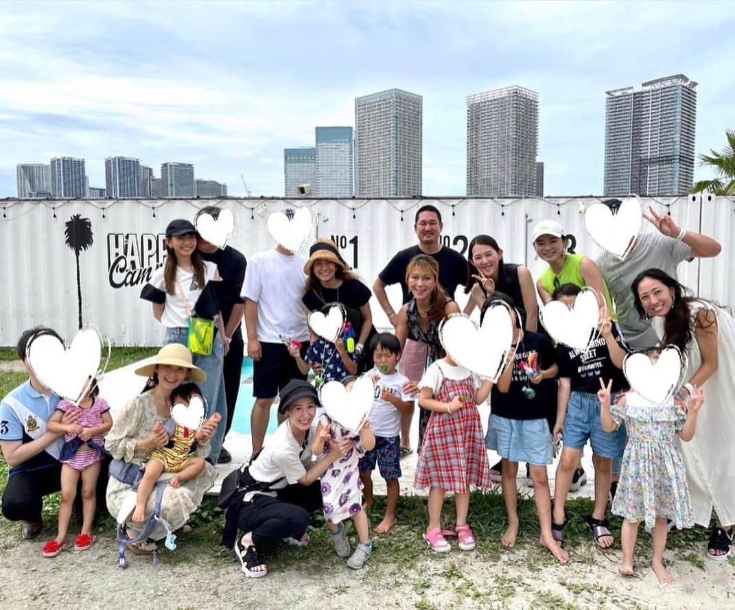 花里まなさんのインスタグラム写真 - (花里まなInstagram)「7月の思い出🌻 BBQ🍖に久しぶりの宝塚🎩✨ やっとみんなでわいわいできる夏になりましたね🍦💓 まだまだ気をつけつつですが、みんなに会えることがとにかく嬉しい💛🩵🧡🩷 8月も体調管理しっかりして楽しみましょう🍉  久しぶりの#BBQ 久しぶりの#宝塚 久しぶりの#同期会   娘と一緒に花の道を歩いたり、宝塚散策ができてとても感慨深く幸せでした🥰」8月1日 10時43分 - aiko_mana18