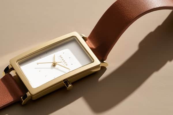 リンネルさんのインスタグラム写真 - (リンネルInstagram)「デンマークから素敵な腕時計の新作情報が届いたのでお知らせです✨  ご紹介するのは、デンマーク発の腕時計ブランド・スカーゲンの秋の新作。夏から秋に向かうデンマークの自然の移ろいを色に落とし込んだ、美しいカラーリングが魅力的。腕になじみやすく、オンオフを問わずどんなシーンでも使いやすいので毎日身につけたくなるデザインです。  ＊新作「ハーゲン」が腕もとを素敵に見せてくれる３つのポイント＊  ①ブレスレットのような直線的なライン ②遊び心のある円状のインデックス ③北欧の豊かな自然を感じるカラーリング  ラインナップは色や素材異なる4種類。どれもシーンを問わず使いやすいデザインでありながら、選ぶ色や素材によって違う雰囲気が演出できるので、ぜひお気に入りの1本を見つけてみてくださいね❗️  #スカーゲン #skagenjp #リンネル #腕時計 #腕時計コーデ #時計レディ―ス #レディースウォッチ #北欧 #北欧デザイン #デンマーク #デンマークデザイン #コペンハーゲン #ミニマルデザイン #skagen #myskagen #pr   @skagendenmark.jp」8月1日 10時58分 - liniere_tkj