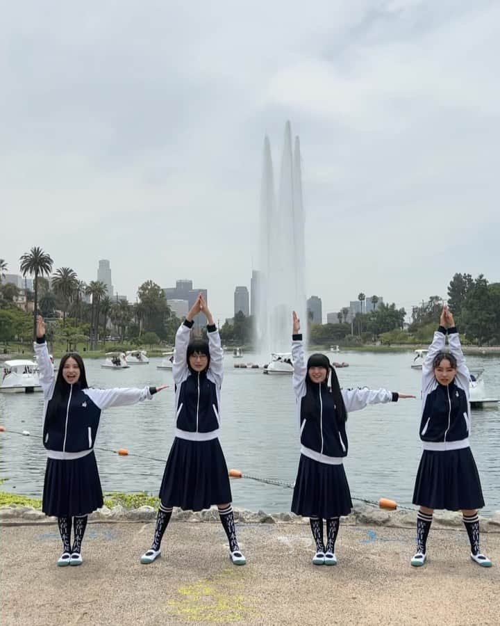 新しい学校のリーダーズのインスタグラム：「HELLO!  WE ARE in LA🇺🇸🇺🇸 We'll perform at HITC FESTIVAL @hitcfestival ☁️🌤❤️‍🔥」