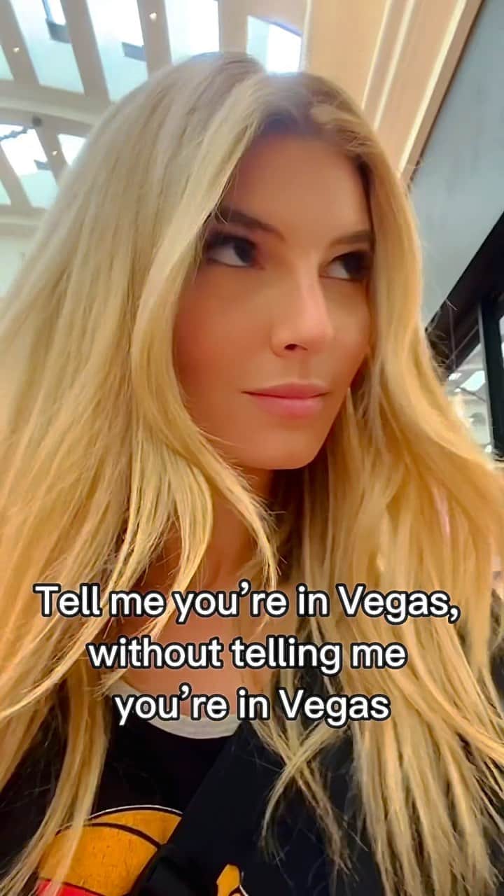 Ashley Haasのインスタグラム：「Oh #Vegas 😂  Top 3 funniest comments get pinned 📌」