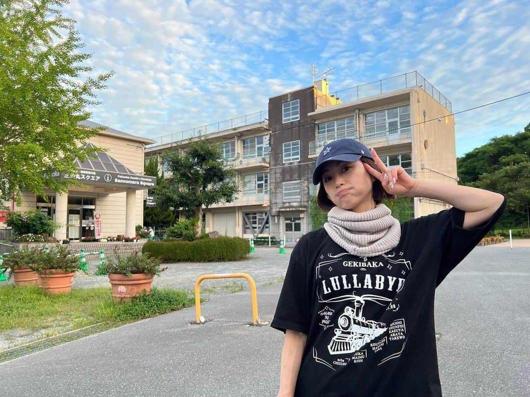 酒井法子さんのインスタグラム写真 - (酒井法子Instagram)「酒井法子　35th Anniversary  アルバム『Premium Best』 発売記念 インストアイベントにご参加くださった 皆様。本当に有難う御座いました🙇‍♀️ 福岡タワーレコード福岡パルコ店にて イベントをさせて頂きましたこと。 心より感謝いたしております。 福岡でのキャンペーンでも 沢山のラジオ番組にもお邪魔させていただき とっても楽しかったです💜 それもこれも 応援してくださる皆様、そしてビクターさんの お陰様様なのです。 皆様が見せてくださった笑顔。 優しいお言葉が胸に染み渡り、 また新たに頑張ろうと思えました。 いつも本当にありがとうございます🙇‍♀️ 美味しいお食事も頂きましたし、 朝は親友と大濠公園を歩いたり、懐かしい母校を 見れたりして短い滞在時間でしたが、有意義にすごせました(^^) #タワーレコード福岡 #ビクターエンターテイメント #PremiumBest #LoveFM #KBCラジオ #RKBラジオ #FM福岡 #須崎屋台かじしか #酒井法子」8月1日 11時15分 - noriko_sakai_official