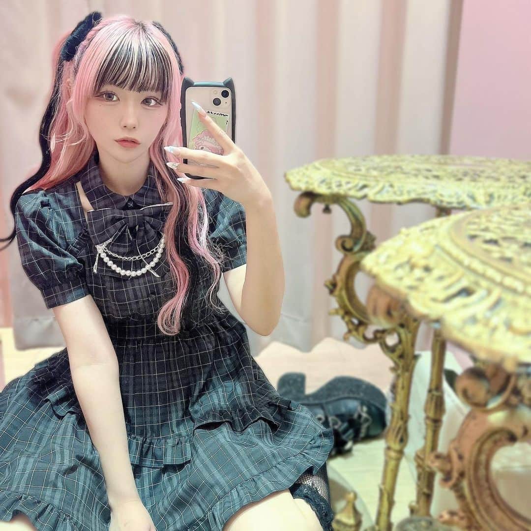 さきちゃんのインスタグラム：「ˆ. ̫ .ˆ ̳？ #ankrouge #アンクルージュ #大宮アルシェ #大宮 #地雷系女子 #地雷 #地雷女 #地雷メイク #量産型ヲタク #量産型 #隠しきれないヲタク #ジャニヲタ #ピンクヘア #派手髪 #ハイトーンカラー #やみかわいい #自撮り界隈 #自撮り女子 #いいね返し #自発ください #ootd #l4l #f4f #japanesegirl #kawaii」