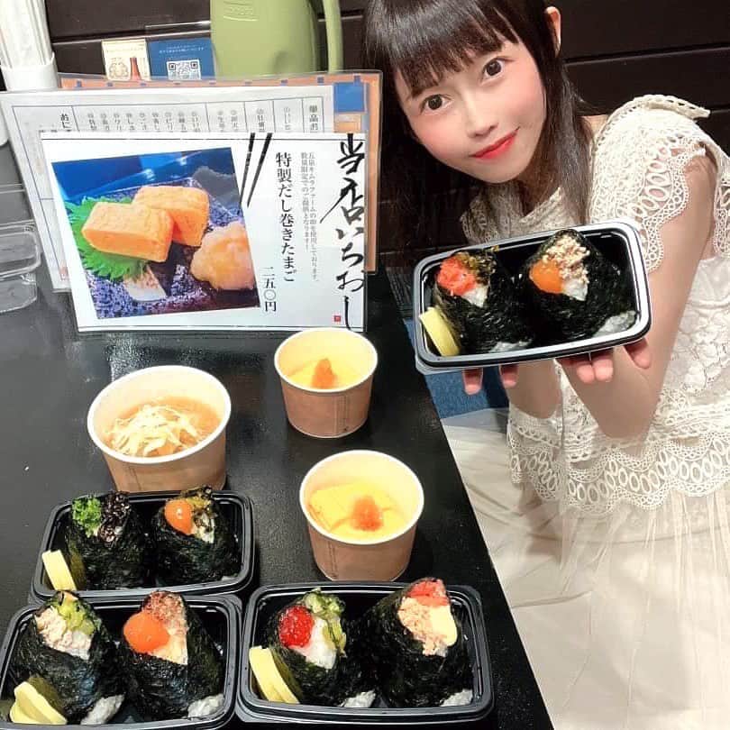 おごせ綾のインスタグラム：「先日動画撮影させていただいた「豚米」さんのおにぎりを買いに行ってきたよ✨✨  2種類の具材を自分の好きな組み合わせで選べるから、ほとんど自分だけのオリジナルおにぎりみたい😳  お米にも具材にもこだわったおにぎりは絶品でした❤️  新メニューの特製だし巻きたまごも、お出汁が効いててとっても美味しかったよ☺️  🔻過去動画🔻  No.1はどれ？？重量級おにぎり20種類 計4.6kg大食い宝探し✨オリジナルおむすび20個作ってもらいました【豚米】 https://youtu.be/uu-BRHE4P6Y  @tonbei_niigata  #豚米  #おにぎり #大食い #YouTube #おごせ綾」