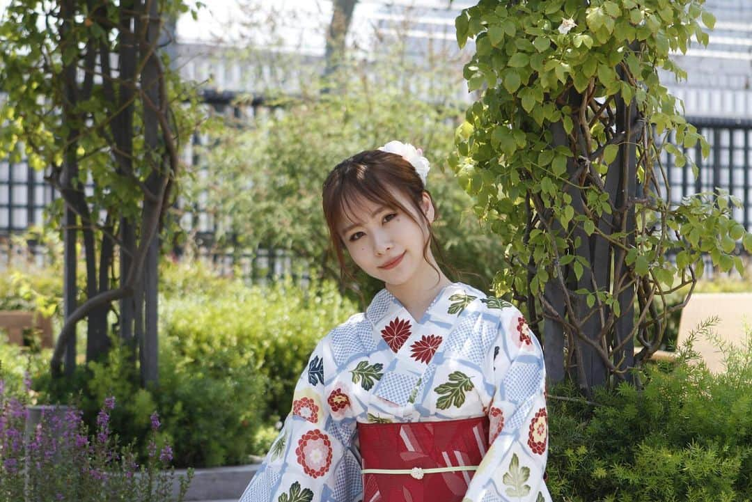 増井みおのインスタグラム：「この度、新宿マルイさんのアンバサダーに就任しました🥺💐うれしい〜  8/5(土)に新宿マルイ本館にてイベントを行います🫶🏻  間近の告知だけど参加してね🎁  エポスカード入会又は新宿マルイ本館3F藤誠様にて3000円以上のお買い物で 浴衣のみおと撮影👘できるよ 詳細は2.3枚目にて！  新宿マルイのプレゼントキャンペーンも今回は美味しいもの体験🤤 参加して新宿マルイ本館で美味しいものを食べよう🤤」