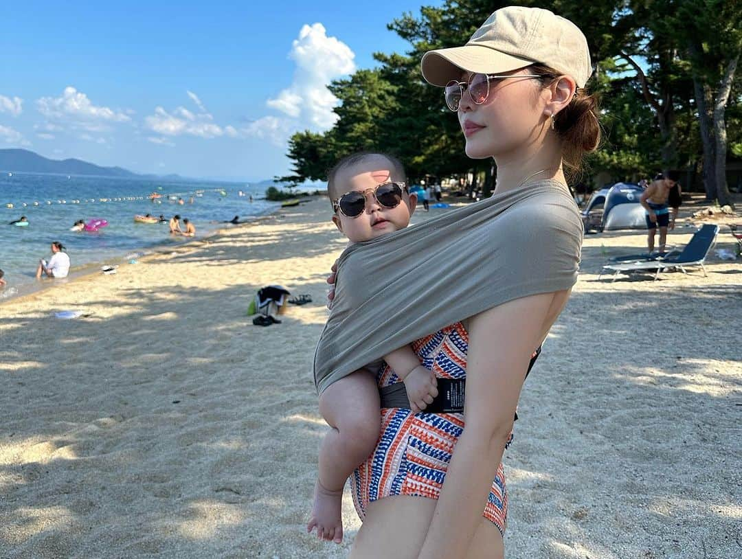 酒井麻里（Juri）さんのインスタグラム写真 - (酒井麻里（Juri）Instagram)「Hello August.🌻⛱️🧊 わたしの愛おしいひとたち爆睡中のひとコマ😴 普段ストーリーばかりで、フィード投稿は久しぶりになってしまいました。  今日はみなさまにご報告があります。 この度第二子を授かりました。  まさか、年子の母になるとは自分でも驚きで。 でもわかった時はとても嬉しかった🤍  これからさらにさらに大変な日々になると思うけど、 母パワーアップします！！！  旦那さま 仕事でドタバタな中いつも私のサポート、子育てを全力でしてくれて本当に本当にありがとう。 心から頼りにしてます。👨🏻🩷感謝。  あっという間に過ぎそうですが 毎日を大切に過ごしたいと思います。 今後とも温かく見守っていただけますと幸いです。  #maternity」8月1日 11時30分 - jurixoxoxo