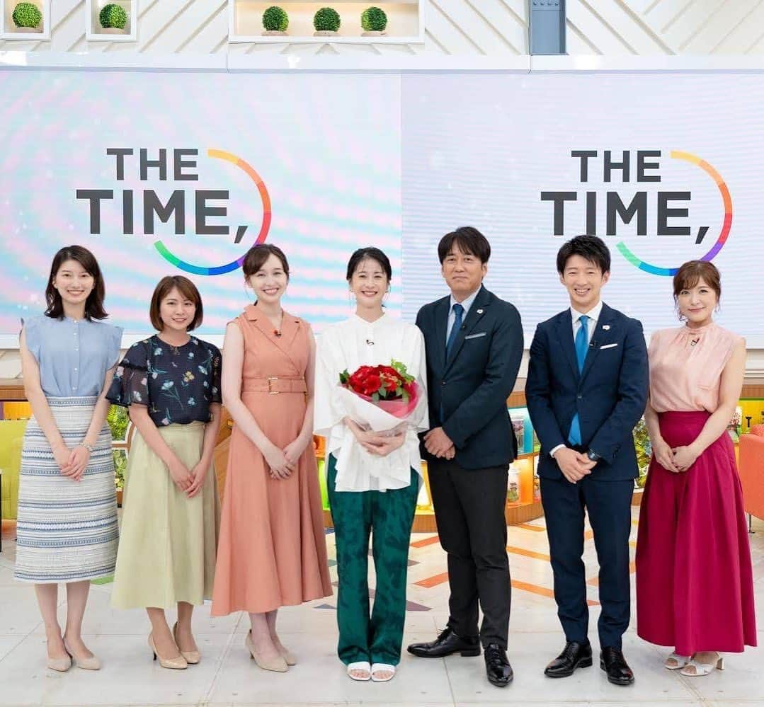 松本若菜のインスタグラム：「THE TIMEの7月マンスリーレギュラー、無事に終えることができました。 . . 生放送。朝の情報番組。 という松本の人生にはなかなか考えられない1ヶ月間でしたが初日から優しく迎えてくださった安住さん、杉山さん、宇賀神さん、吉村さん、増田さん、高木さん。千葉さん。 スタッフの皆様。 . . 本当にありがとうございました！ . 至らない点も多かったですが一番楽しみながら出演させてもらいました😊 . またいつかTHE TIMEのスタジオに遊びに行くことができるよう頑張ります！ . 放送をご覧のみなさまもありがとうございました！ . 次のマンスリーレギュラーは、、、 . 私は知ってるんだー😆笑 . . とっても素敵な人！大好きなあの方です！ 是非、お楽しみに🫶」