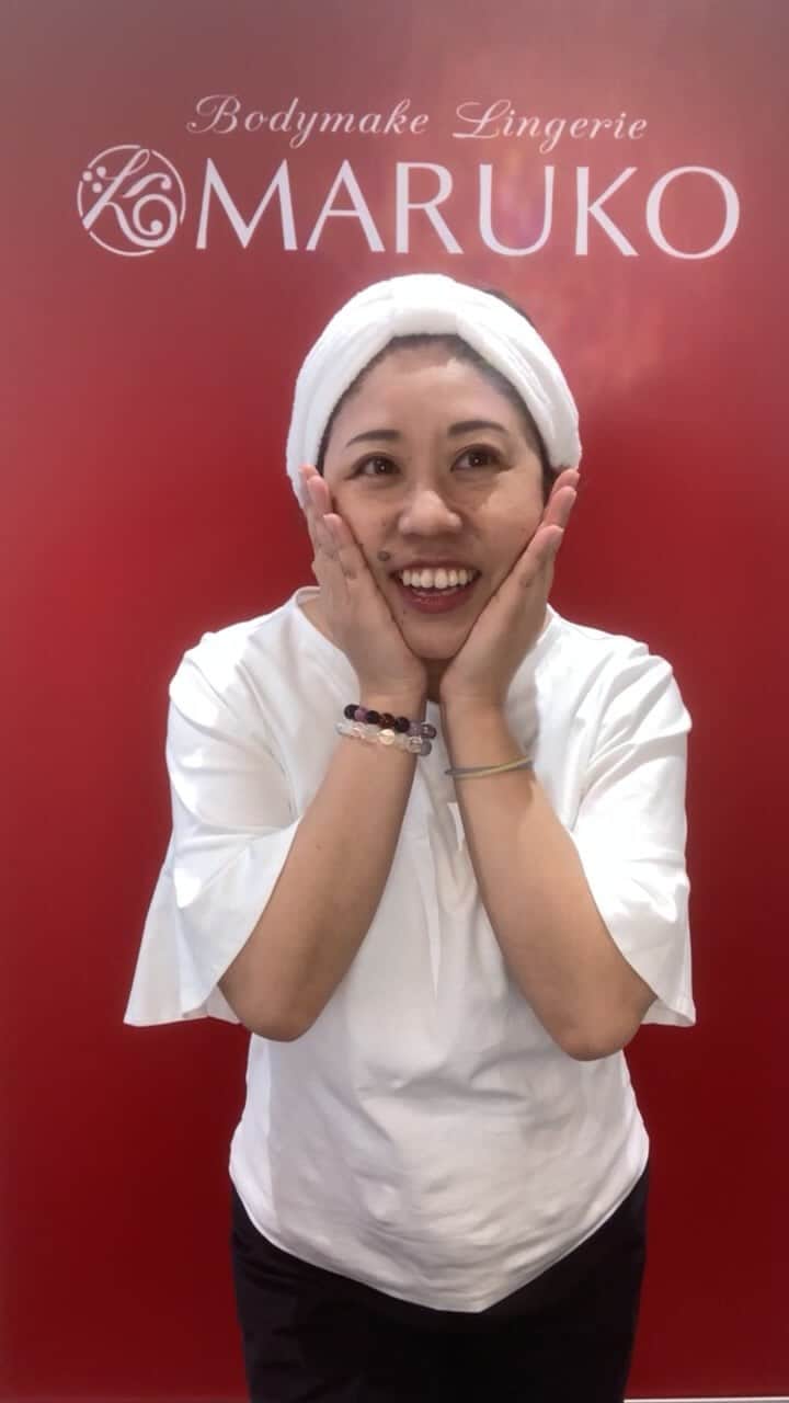のインスタグラム：「. 『夏バテ肌対策🌿癒しのスキンケア🤍』をテーマに配信💛 ご視聴ありがとうございました✨  新商品「ミモアマルコ ホワイトリペアセラム」は8/1(火）より店舗にて発売開始📦✨ 是非この機会にお買い求めください🙋‍♀️ ※公式オンラインショップは8/4(金)17時から発売です。  #MARUKO #マルコ #インスタライブ #美容 #ミモアマルコ #肌にやさしい #医薬部外品 #肌に優しい #美容液 #無添加成分 #ナイアシンアミド #三相乳化 #モイストキープ処方 #夏バテ #敏感肌 #スキンケア #ダメージケア #自分磨き #コスメ #ホワイトリペアセラム #シワ改善 #リラックス #オレンジ #ラベンダー #ローズマリー #リラックスタイム」