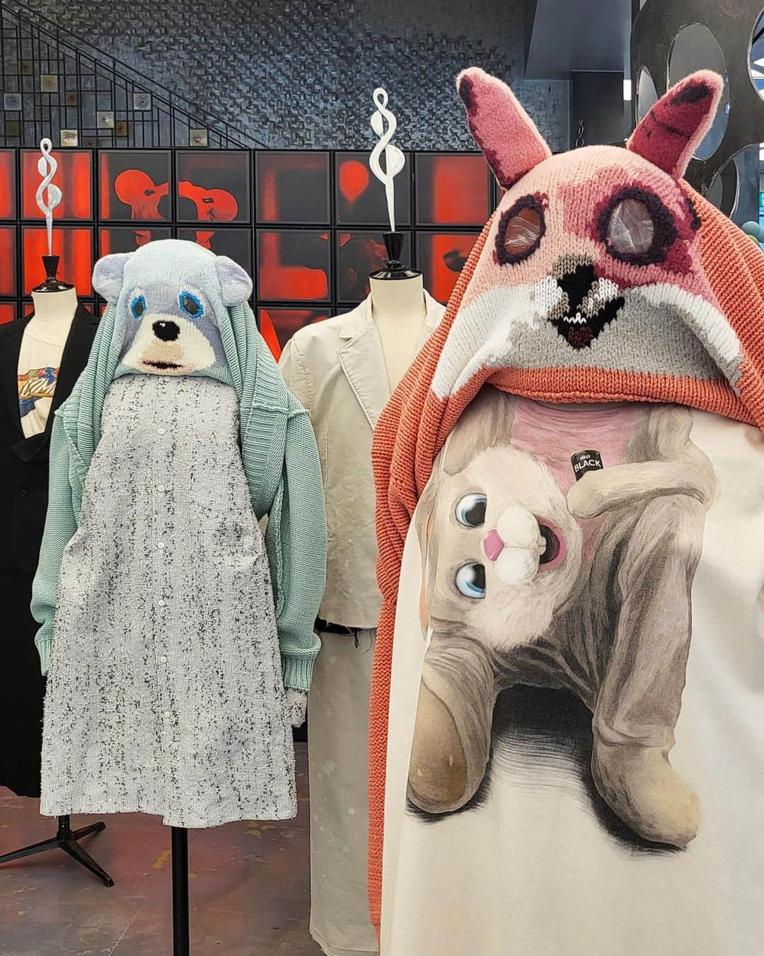 ダブレットさんのインスタグラム写真 - (ダブレットInstagram)「#DOUBLET FW23 “MONSTER” collection arrived at @10corsocomoseoul 🐻🐇🐺」8月1日 11時55分 - __doublet__