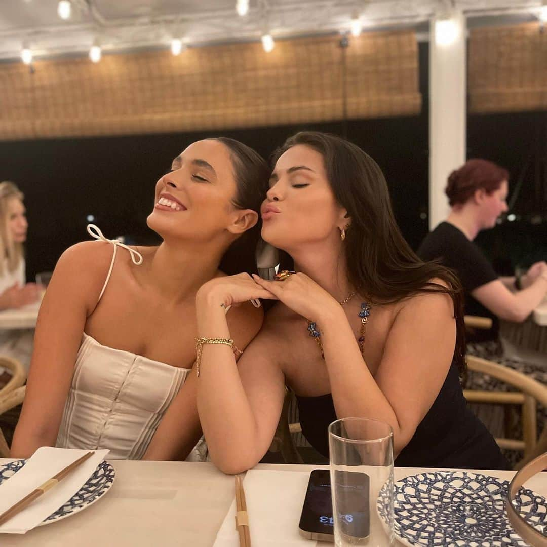 セレーナ・ゴメスのインスタグラム：「My sweet girl @connarfranklin I’m so proud to know you. So happy to spend a weekend celebrating the future with all these amazing women!」