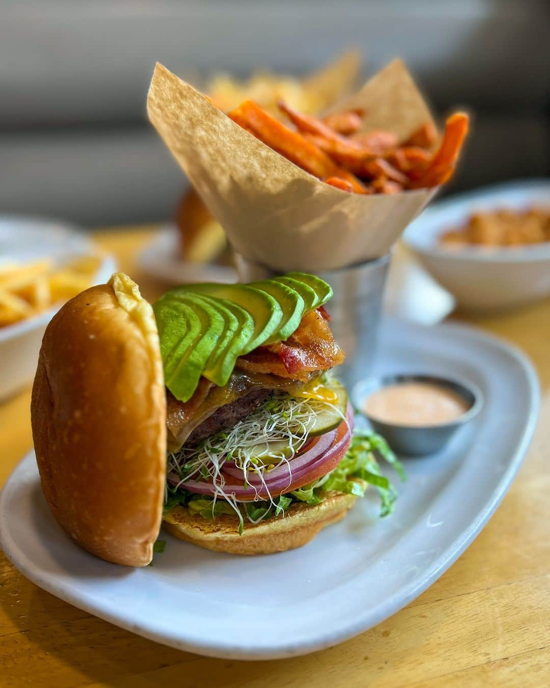 THE COUNTER JAPAN公式さんのインスタグラム写真 - (THE COUNTER JAPAN公式Instagram)「Hello August.  We are looking forward to you visiting our store🍔💕  #thecounter #thecounterburger #はんばーがー #hamburgerlover #hamburgergourmet #ハンバーガー部 #ハンバーガー屋 #ハンバーガー女子 #ハンバーガー巡り #ハンバーガー屋さん #ハンバーガーランチ #ハンバーガーショップ #ハンバーガー好きな人と繋がりたい #肉好きな人と繋がりたい #肉好き女子 #肉好き集まれ #肉好き男子 #六本木グルメ巡り #六本木ランチ部 #六本木ディナー🍴 #六本木ミッドタウン #世界中よ食らいつけ #美味しいお店 #おしゃれなお店 #食べログ百名店 #食べログ高評価 #テイクアウトランチ #テイクアウトグルメ #フライドポテト🍟 #アボカド好き🥑」8月1日 11時58分 - thecounterjpn