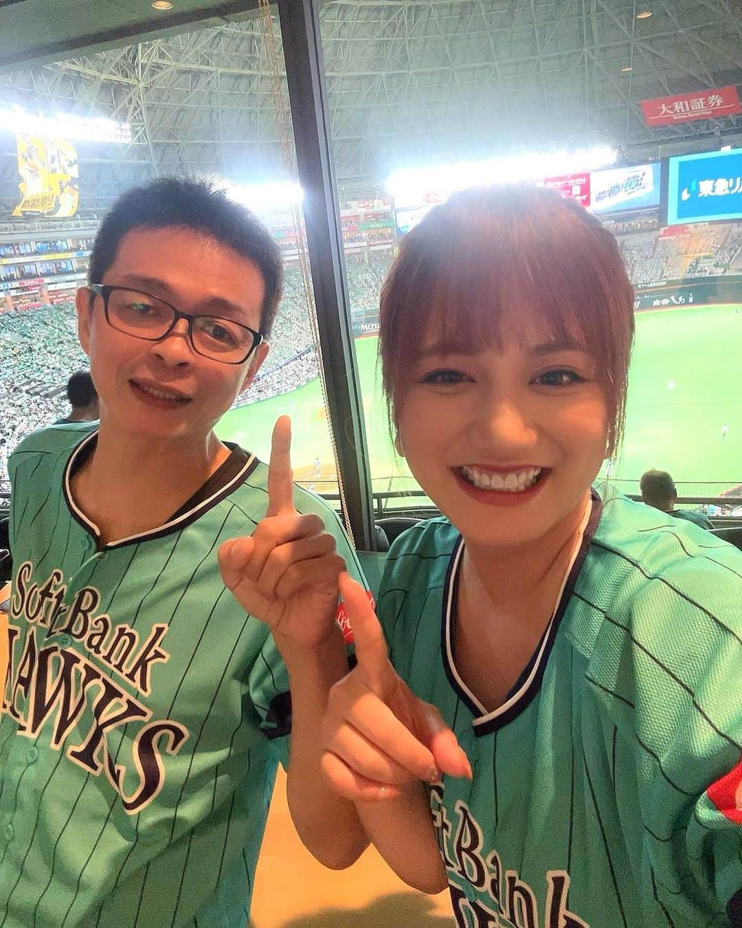 吉村遙さんのインスタグラム写真 - (吉村遙Instagram)「⚾️☝️🚤 いっちゃく先生からのご招待で初めてスーパーボックスからの観戦！！ありがとうございます！😭‼️いっちゃく先生面白くてほんと大好きw😂❤️‍🔥 #あしやんTV#ソフトバンクホークス#福岡ドーム#野球観戦#鷹の祭典2023」8月1日 12時01分 - harupi1019