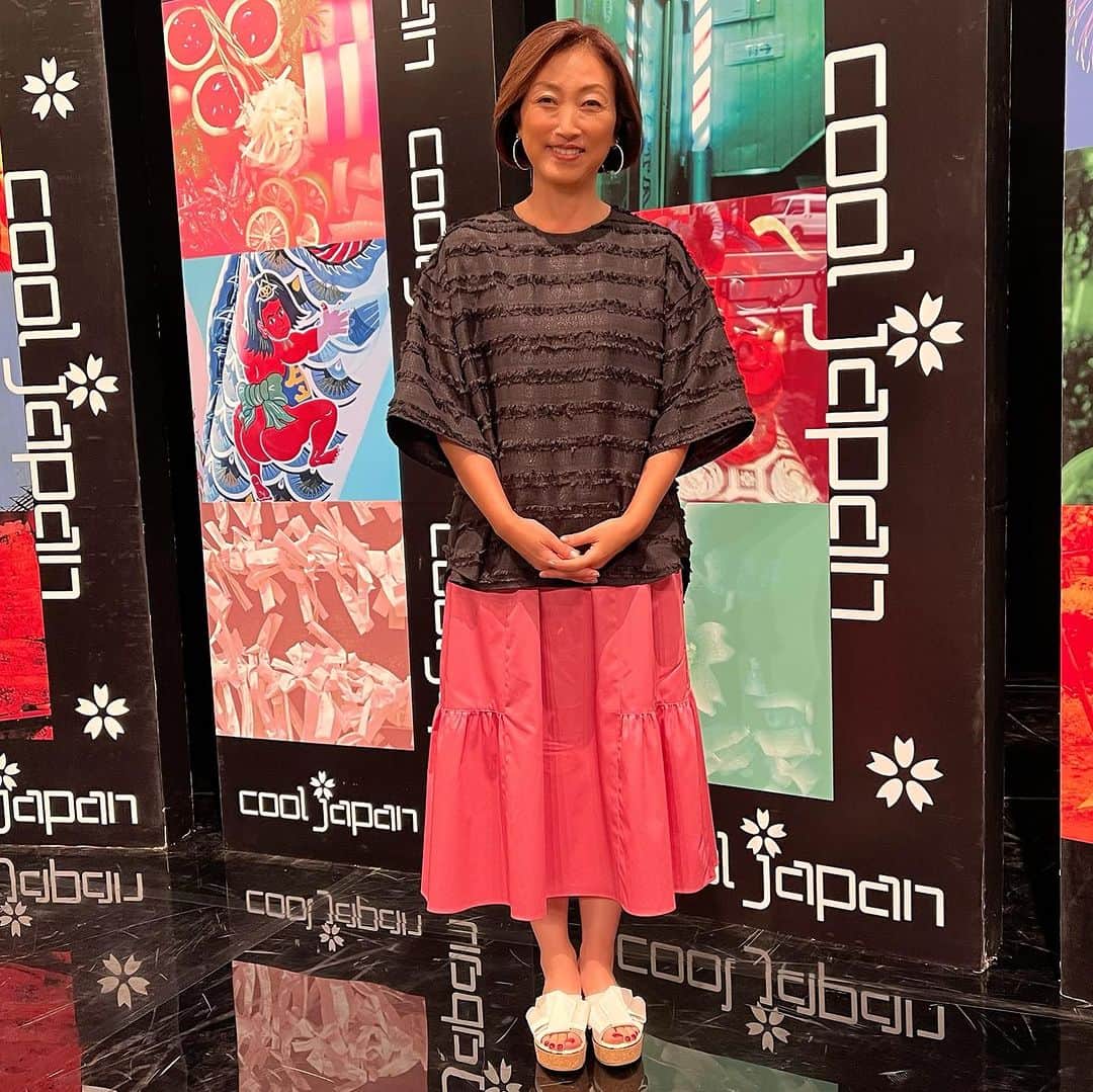 田中ウルヴェ京さんのインスタグラム写真 - (田中ウルヴェ京Instagram)「NHK「Cool Japan」収録でした。 リハーサルでの私服と 本番での衣装。  夏の衣装はかわいいサンダル。  いつも和やかで楽しいスタジオです。  #クールジャパン  #cooljapan」8月1日 12時16分 - miyako.tanaka.oulevey