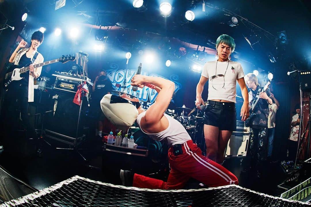 ねぎのインスタグラム：「2023.07.28 ODYSSEYツアー沖縄  2023.07.29 NOVELCITY CARNIVAL Vol.3.5  改めて沖縄2daysありがとうございました。 沖縄でライブできるというのがもうまず最高だったし、ライブハウスが激アツ過ぎて本当に楽しい2日間でした。 最高の思い出になったよありがとう！ ファンクラブ、毎回楽しすぎて今回も声ガスガスでがす。笑」