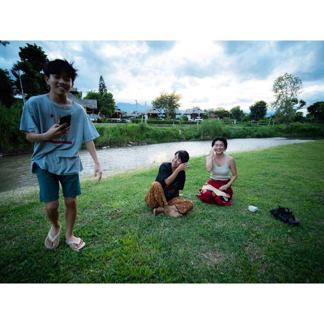 桃生亜希子さんのインスタグラム写真 - (桃生亜希子Instagram)「お腹抱えて笑った日😂 　 　人生は短いから、今を思いっきり楽しんで生きよう！✨  #マッサージ待ちにムエイタイの練習」8月1日 12時33分 - pinokosugar