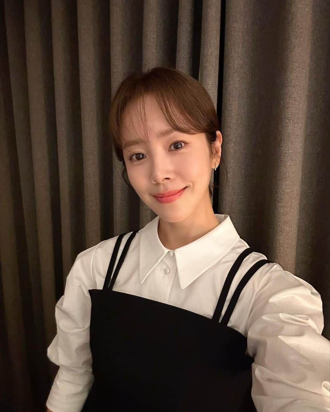 ハン・ジミンのインスタグラム：「. ‘콘썰트 필모톡’🤍  너무 뜻깊고 소중한 시간이었습니다. 어제 와주신 분들.. 늦은 시각에 잘 돌아가셨죠..? 언젠가..또 어제와 같은 자리를 꿈꾸며 새로운 작품들을  감사히 잘 쌓아가볼게요. 함께 해주셔서 고맙습니다🙏🏻」