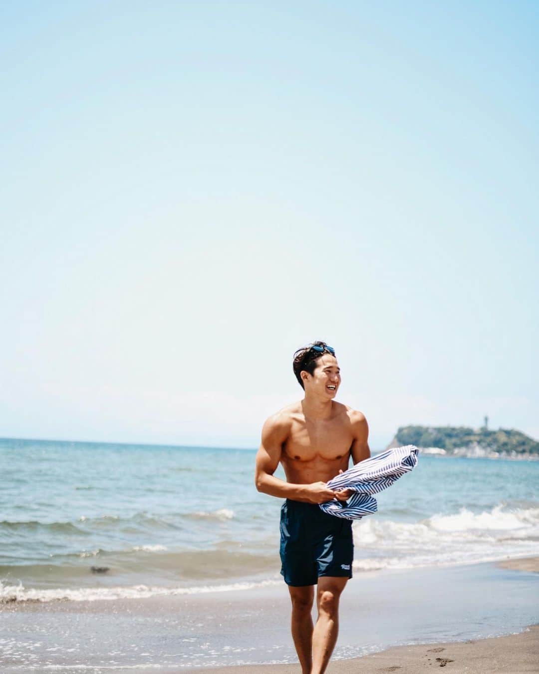 荒井陸のインスタグラム：「Hello,August⛱️ 7月はあっという間に過ぎました みなさん8月もよろしくね🌊☀️  今年は海に行きたいね〜」