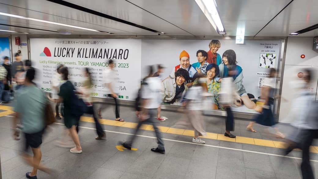 チケットぴあさんのインスタグラム写真 - (チケットぴあInstagram)「#LuckyKilimanjaro 渋谷駅 コンコースに8/6(日)まで広告出現中👀✨お近くにお越しの際は是非チェックしてください👌  全国9公演をまわるワンマンツアー「Lucky Kilimanjaro presents. TOUR “YAMAODORI 2023”」、チケットはぴあで受付中！  📅2023/10/29(日)～2024/1/8(月祝) 📍全国9公演  🎫第一次Official HP先行受付中 受付期間：～8/7(月) 23:59まで  🔍チケットは「ぴあ ラッキリ」で検索！」8月1日 12時56分 - ticketpia