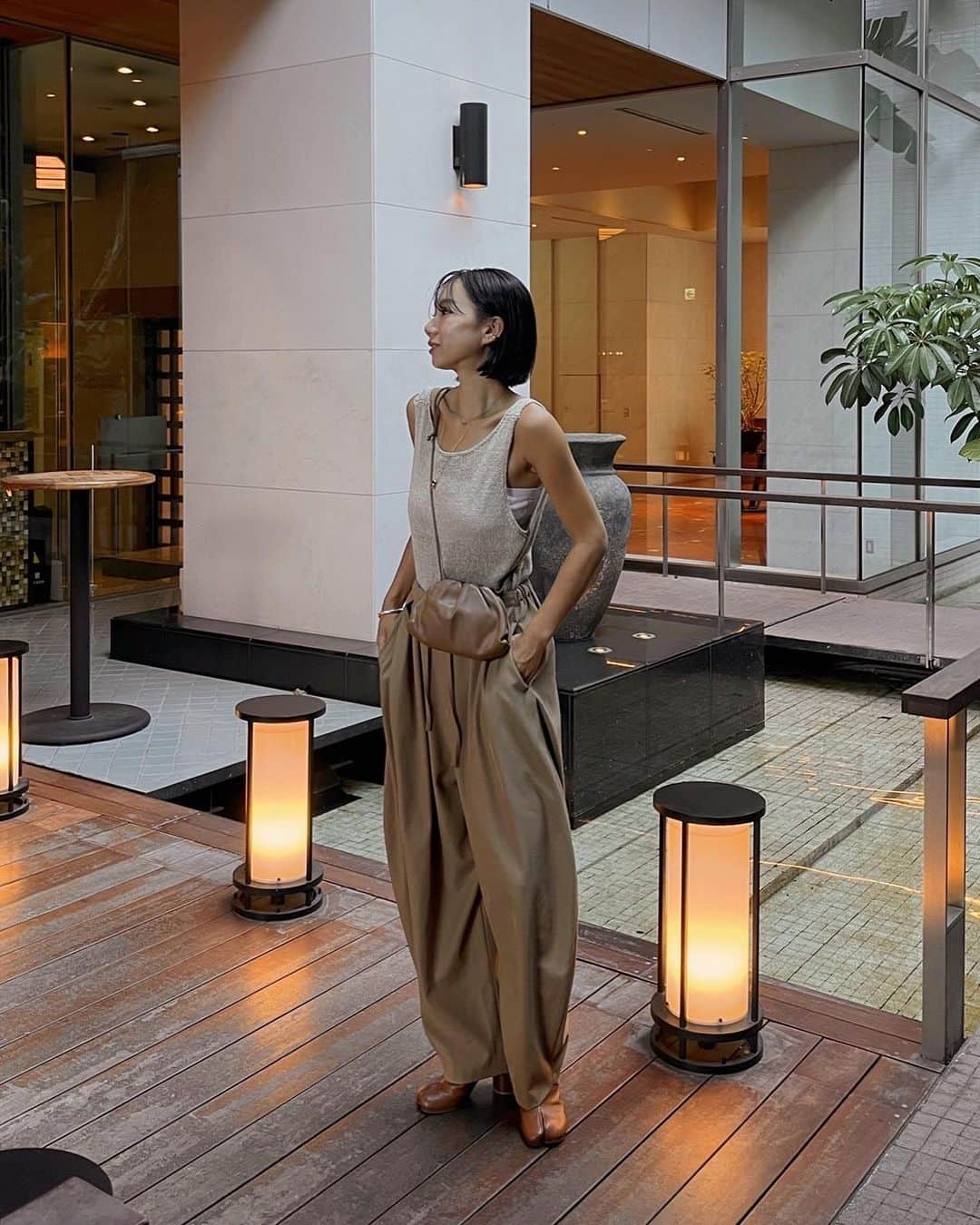ETRÉ TOKYO ストアさんのインスタグラム写真 - (ETRÉ TOKYO ストアInstagram)「@etretokyo  【8/3 New Arrival】 ㅤㅤㅤ ㅤㅤ #ETREキャバルリーツイルワイドパンツ CAMEL / NAVY / GREY S.M size ¥29,700(tax in) ㅤ  新宿スタッフ @etretokyo_nami 167cm @etretokyo_risa 160cm @etretokyo_sae 168cm  着用カラー：CAMEL 着用サイズ：M size  - - - - - - - - - - - - - - - - - - - - - - - - - - - -  商品詳細はTOPページURLよりチェック🔍 ›› @etretokyo_store  ㅤㅤㅤ スタッフコーディネートも毎日更新中【 #etretokyo_staff_ootd 】をフォロー🐿️  TOPページの"フォロー中"から 気になるスタッフのアカウントをフォロー🤝  ㅤㅤㅤ ㅤㅤ  - - - - - - - - - - - - - - - - - - - - - - - - - - - - ⁡  【INFORMATION】 ⁡ㅤㅤㅤ ⁡ ※ 8/3(木)発売のアイテムは 8/4(金)12:00よりお在庫のある場合、ルミネカード会員様限定で店舗通販のご利用が可能です。  ⁡ ※お電話がつながりにくい可能性がございます。 ⁡ ※また混雑時には入場制限及び 試着点数の制限を設けさせて頂きます。 予めご了承ください。 ⁡ ⁡ ご理解、ご協力を賜りますよう 心よりお願い申し上げます。   ㅤㅤㅤ 【LUMINE SHINJUKU STORE】 ETRÉ TOKYO ルミネ新宿2店 TEL：03-5989-0979  ー営業時間ー (平日、土日祝)11:00-21:00 ⁡ #etretokyo#etre#fashion#etretokyoshinjuku #etre#2023etre#etretokyo_staff_ootd#2023aw #ルミネ新宿2 #新作紹介 #秋ファッション #秋スタイル #スタッフスナップ #シンプルコーディネート#シンプルファッション #白黒コーデ #ワントーンコーディネート #ベージュパンツ #タンクコーデ #シャツコーディネート」8月1日 12時48分 - etretokyo_store